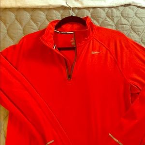 NIKE men’s running long sleeved top